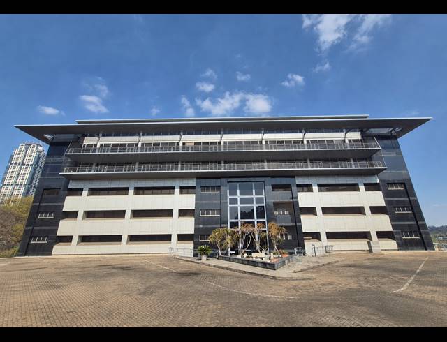 1,597M² OFFICE TO LET IN SANDTON CENTRAL